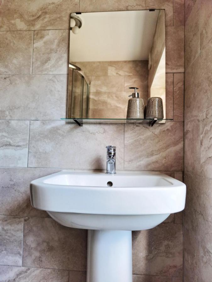 Perry Road, Beautiful Large House Available For Guests And Contractors Parking Wifi Villa Нотингам Екстериор снимка
